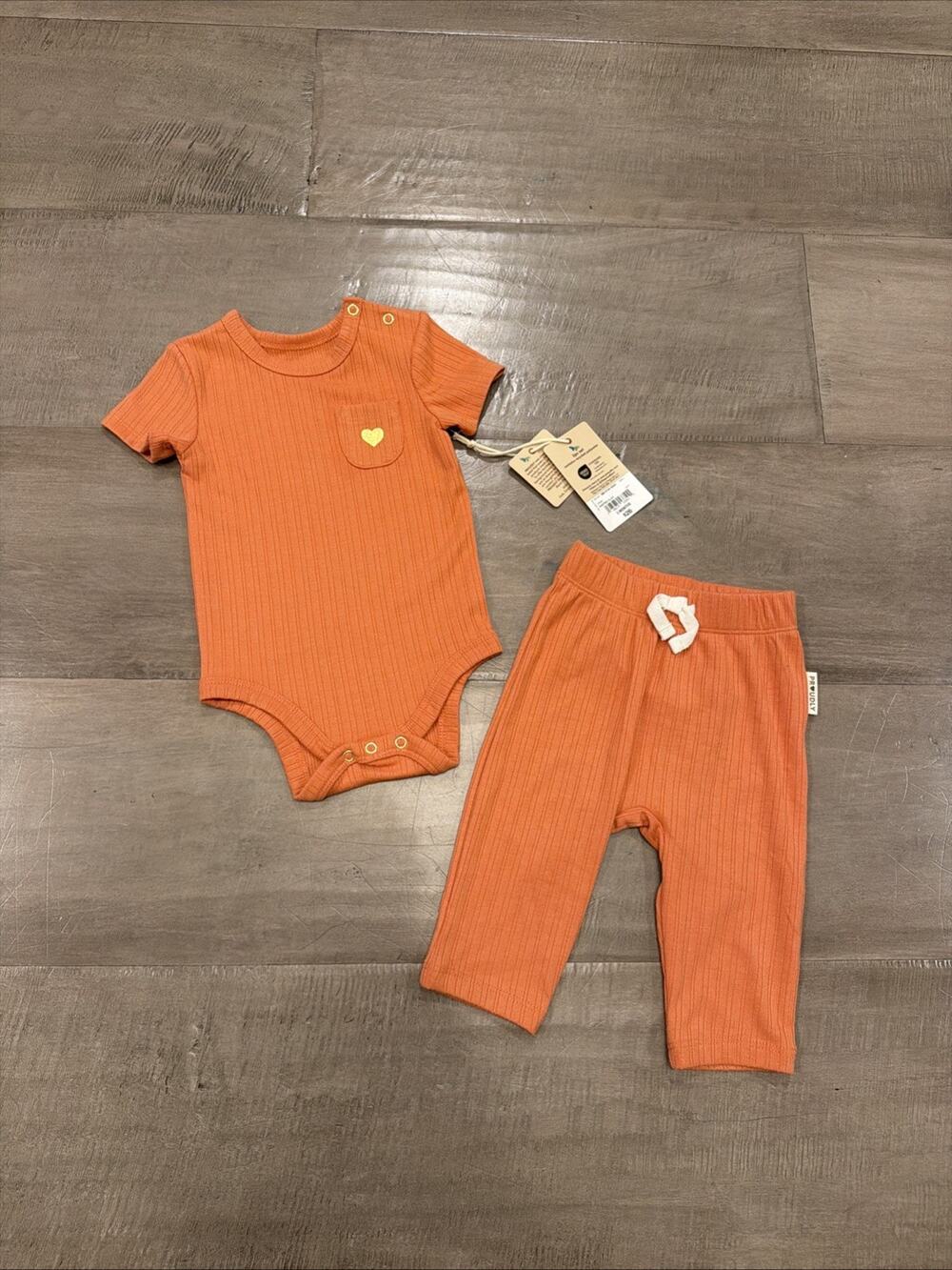 NEW Proudly 2-Piece Set Pants Bodysuit OEKO-TEX Minimalist Luxury 3 months
